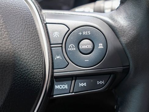 Used 2025 Toyota Corolla Cross LE FWD image 14