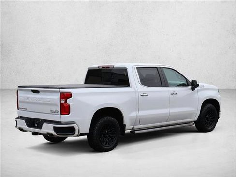 Used 2019 Chevrolet Silverado 1500 High Country w/ Technology Package AWD/4WD image 5