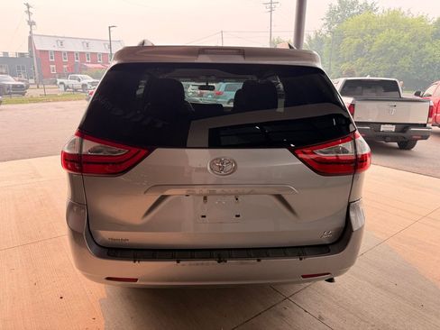 Used 2017 Toyota Sienna LE AWD/4WD image 6