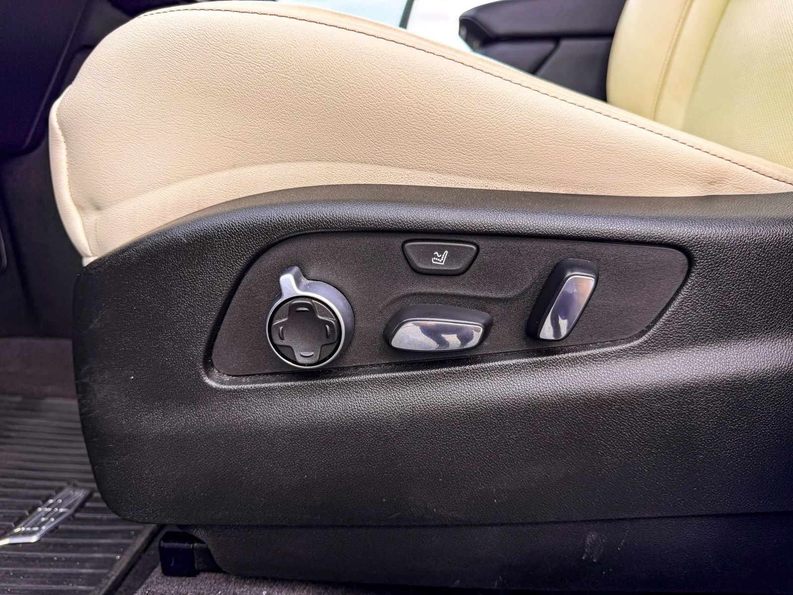 Used 2023 Cadillac XT4 Sport AWD/4WD image 21