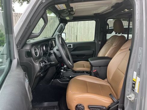 Used 2023 Jeep Wrangler Unlimited Sahara w/ Cold Weather Group AWD/4WD image 10