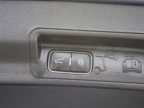 Used 2021 Ford Explorer XLT RWD image 8