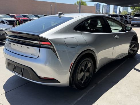 Used 2025 Toyota Prius Plug-In Hybrid FWD image 4