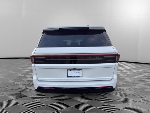 New 2026 Lincoln Navigator Reserve image 6