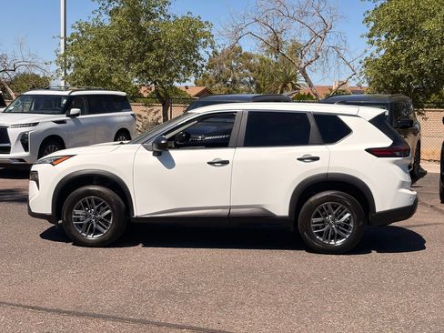 Used 2024 Nissan Rogue S AWD/4WD image 3
