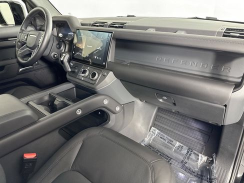 Certified 2026 Land Rover Defender 110 S AWD/4WD image 29