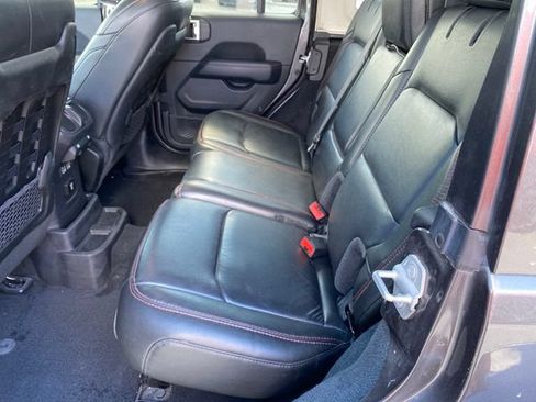 Used 2022 Jeep Wrangler Unlimited Rubicon w/ Dual Top Group AWD/4WD image 27