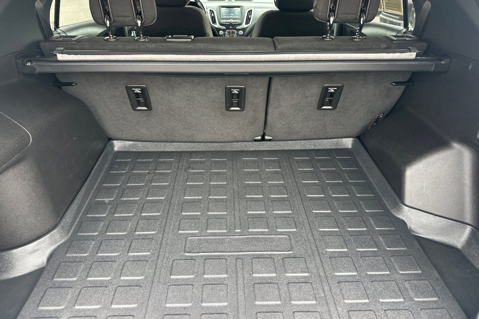 Used 2018 Chevrolet Equinox LT FWD image 17
