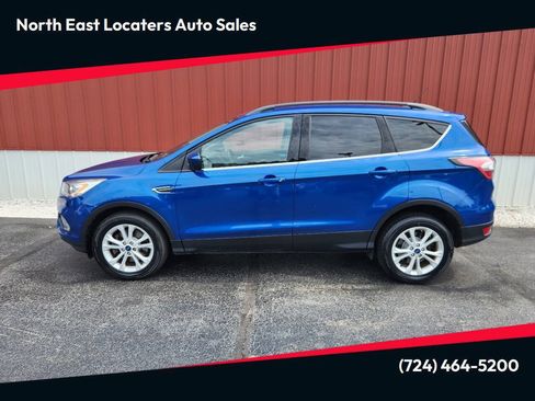Used 2017 Ford Escape SE w/ Equipment Group 201A AWD/4WD image 1