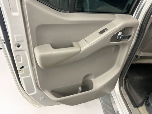Used 2018 Nissan Frontier SL AWD/4WD image 28