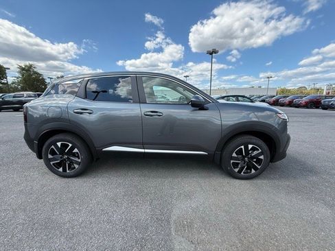 New 2025 Nissan Kicks SV image 4