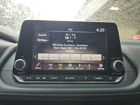 Used 2025 Nissan Rogue SV FWD image 35