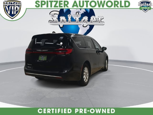 Used 2024 Chrysler Pacifica Touring-L FWD image 10