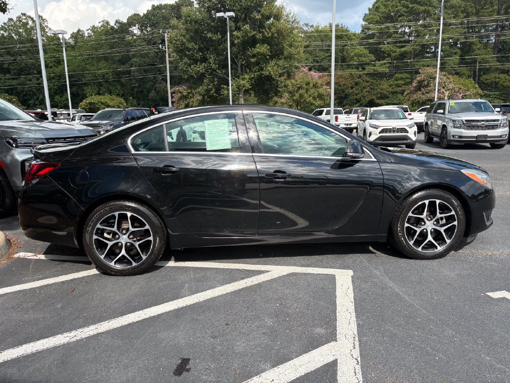 Used 2017 Buick Regal Sport Touring FWD image 4