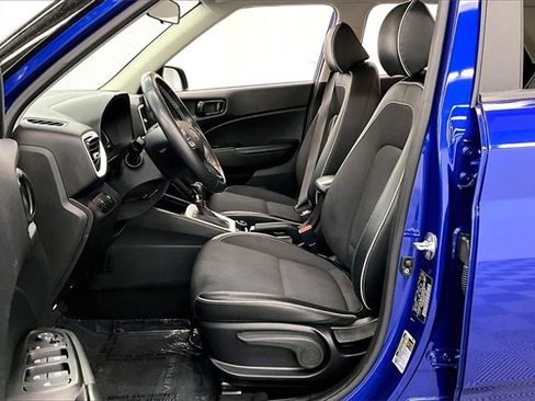 Used 2024 Hyundai Venue Limited image 20