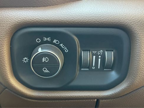 Used 2020 RAM 1500 Laramie image 19