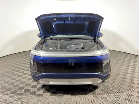 New 2026 Hyundai Ioniq 9 SE AWD/4WD image 8