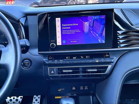 Used 2025 Toyota Camry SE image 6