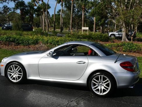 Used 2009 Mercedes-Benz SLK 300 image 4