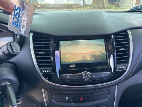 Used 2019 Chevrolet Trax LS FWD image 4