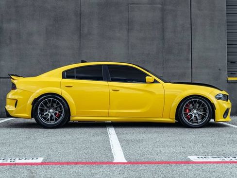 Used 2018 Dodge Charger SRT w/ Technology Group RWD image 12