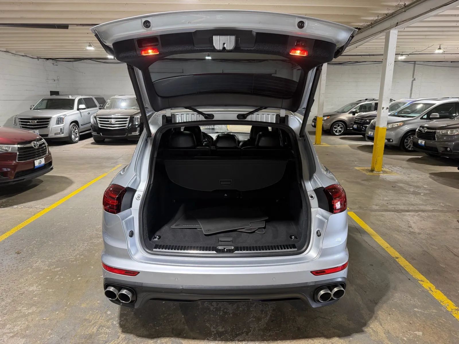 Used 2018 Porsche Cayenne S AWD/4WD image 7