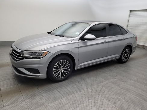 Used 2020 Volkswagen Jetta SE w/ SE Cold Weather Package FWD image 2