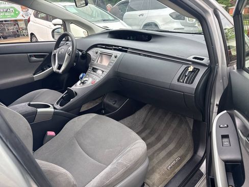 Used 2013 Toyota Prius Three w/ Solar Roof Pkg FWD image 8