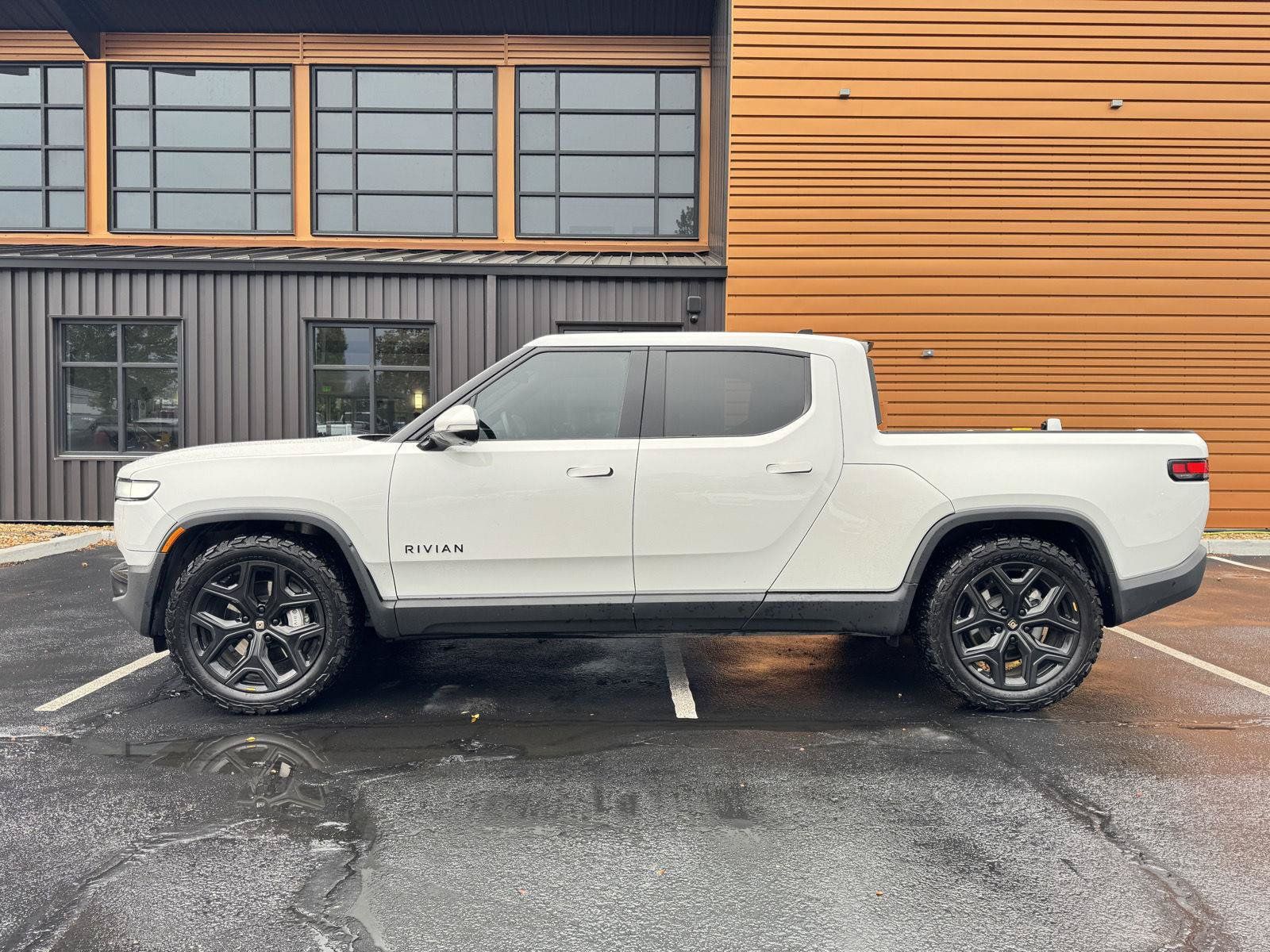 Used 2024 Rivian R1T Adventure Dual AWD/4WD image 2