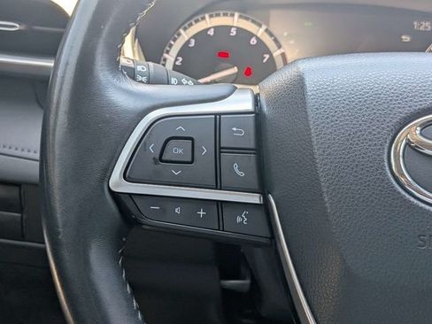 Used 2022 Toyota Highlander XLE FWD image 26