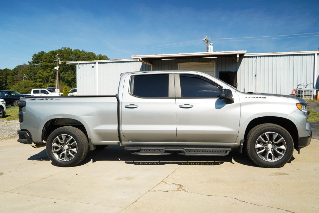 Used 2025 Chevrolet Silverado 1500 LT AWD/4WD image 3