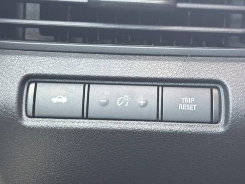 Used 2025 Nissan Altima 2.5 SV FWD image 27