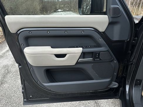 Used 2023 Land Rover Defender 110 X image 10