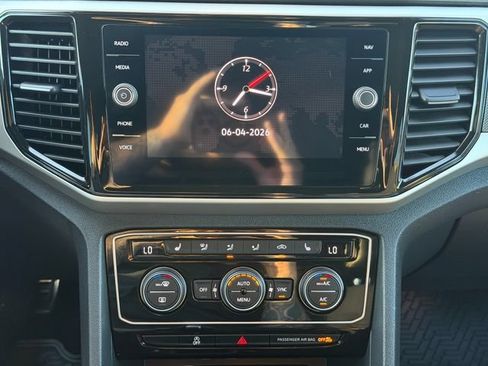 Used 2022 Volkswagen Atlas Cross Sport SEL R-Line AWD/4WD image 14