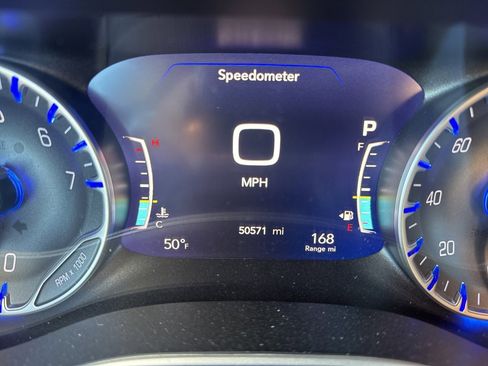 Used 2024 Chrysler Pacifica Touring-L image 32