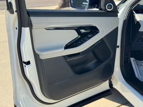 Used 2020 Land Rover Range Rover Evoque SE image 10