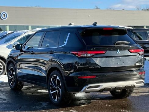 Used 2023 Mitsubishi Outlander SE image 46