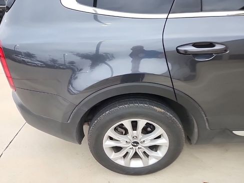 Used 2022 Kia Telluride LX image 14