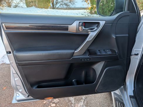 Used 2016 Lexus GX 460 image 29