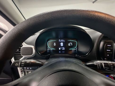 Used 2023 Kia Soul LX w/ LX Technology Package image 11