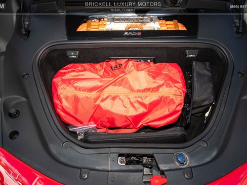 Used 2022 Ferrari SF90 Spider image 32