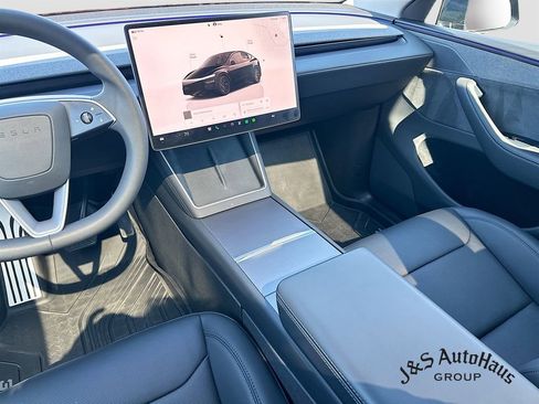 Used 2026 Tesla Model Y AWD image 31