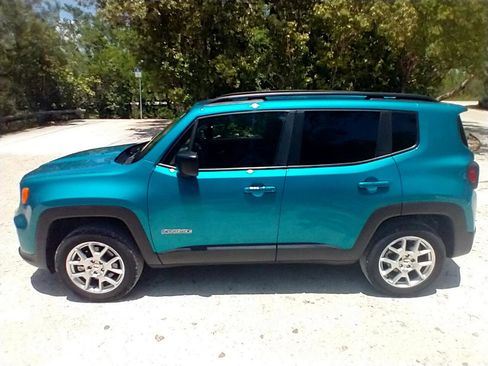 Used 2022 Jeep Renegade Latitude w/ Convenience Group image 2