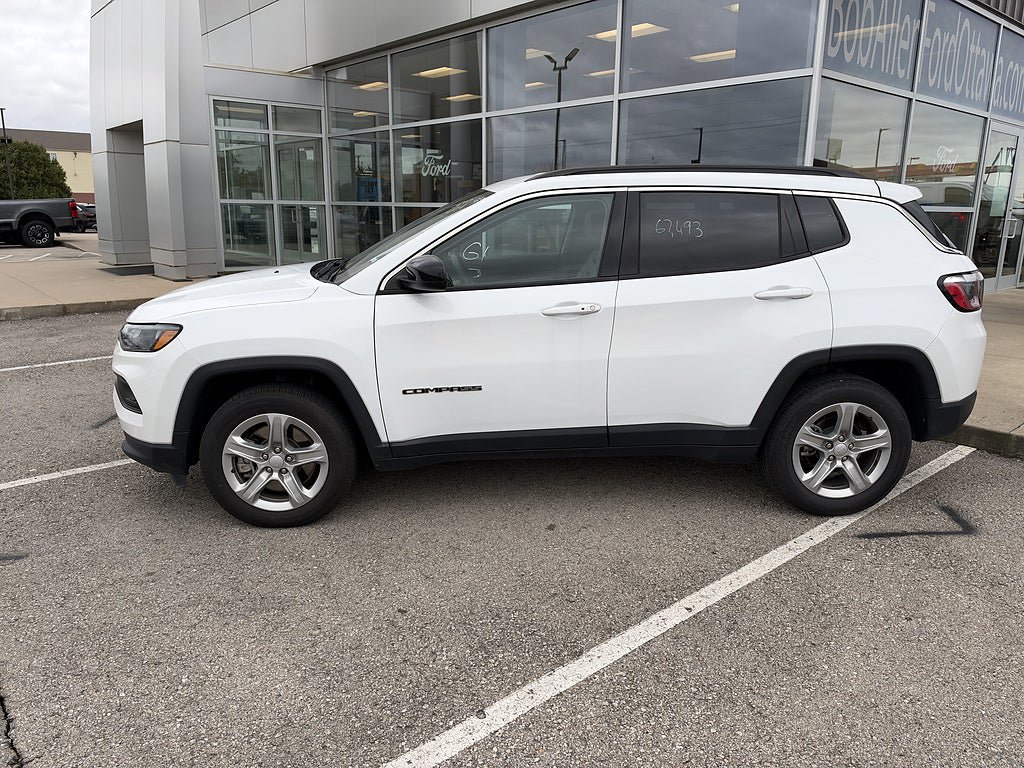 Used 2024 Jeep Compass Latitude AWD/4WD image 2