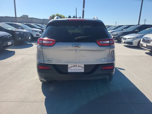 Used 2017 Jeep Cherokee Latitude image 6