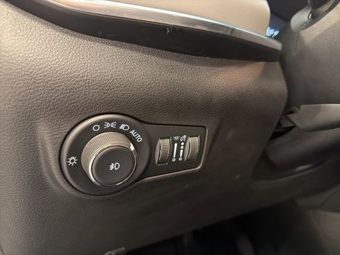 Used 2024 Jeep Compass Limited image 27