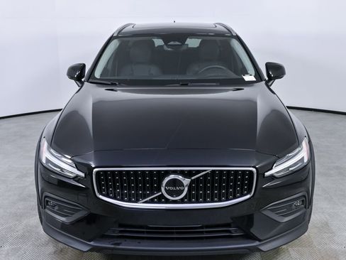 Certified 2024 Volvo V60 B5 Cross Country Ultimate image 37