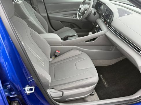 Certified 2025 Hyundai Elantra Sport image 28