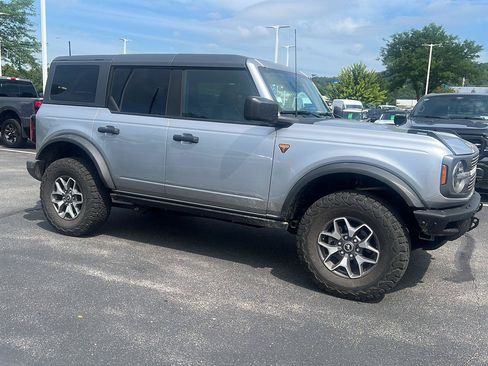 Used 2024 Ford Bronco Badlands AWD/4WD image 3