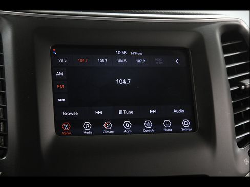 Used 2019 Jeep Cherokee Latitude Plus w/ Cold Weather Group AWD/4WD image 10